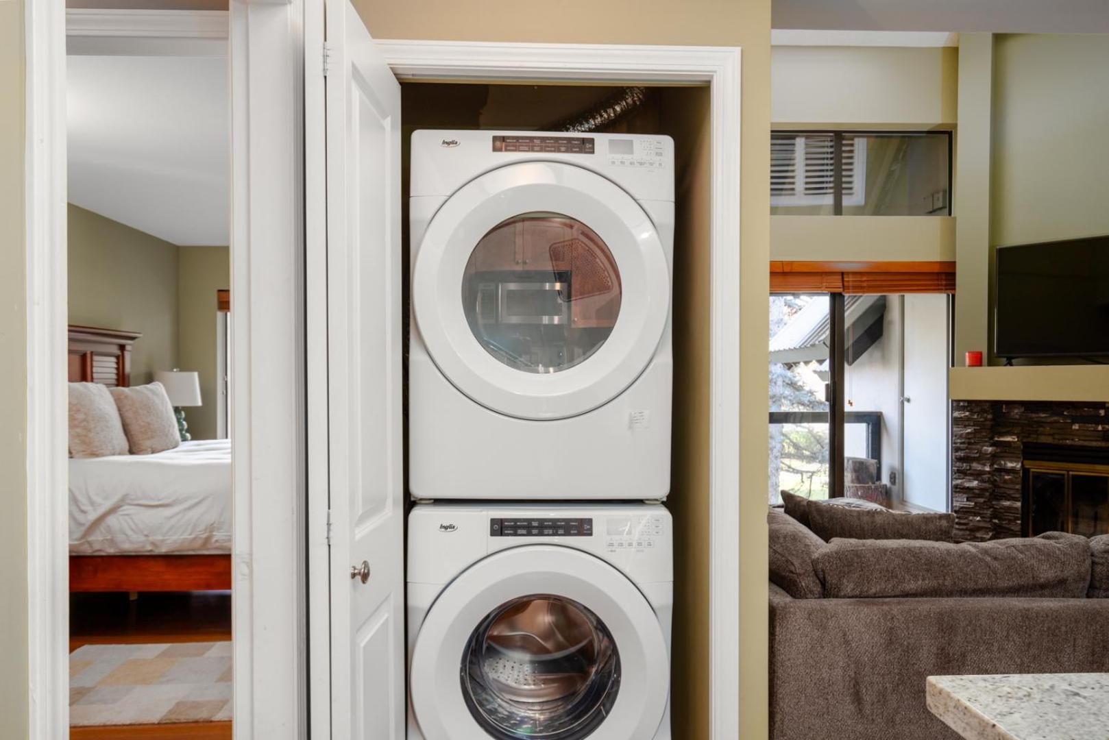 3BR in Wintergreen, Family Sized, Wood Burning Fireplace, Secure Parking, Ski Hill Bus Access
