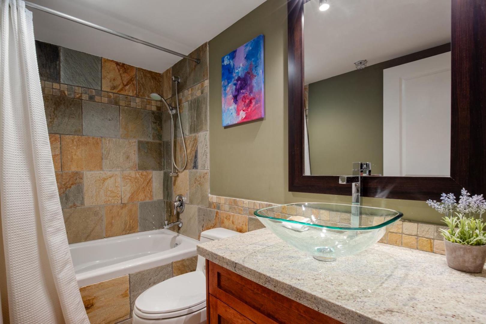 3BR in Wintergreen, Family Sized, Wood Burning Fireplace, Secure Parking, Ski Hill Bus Access