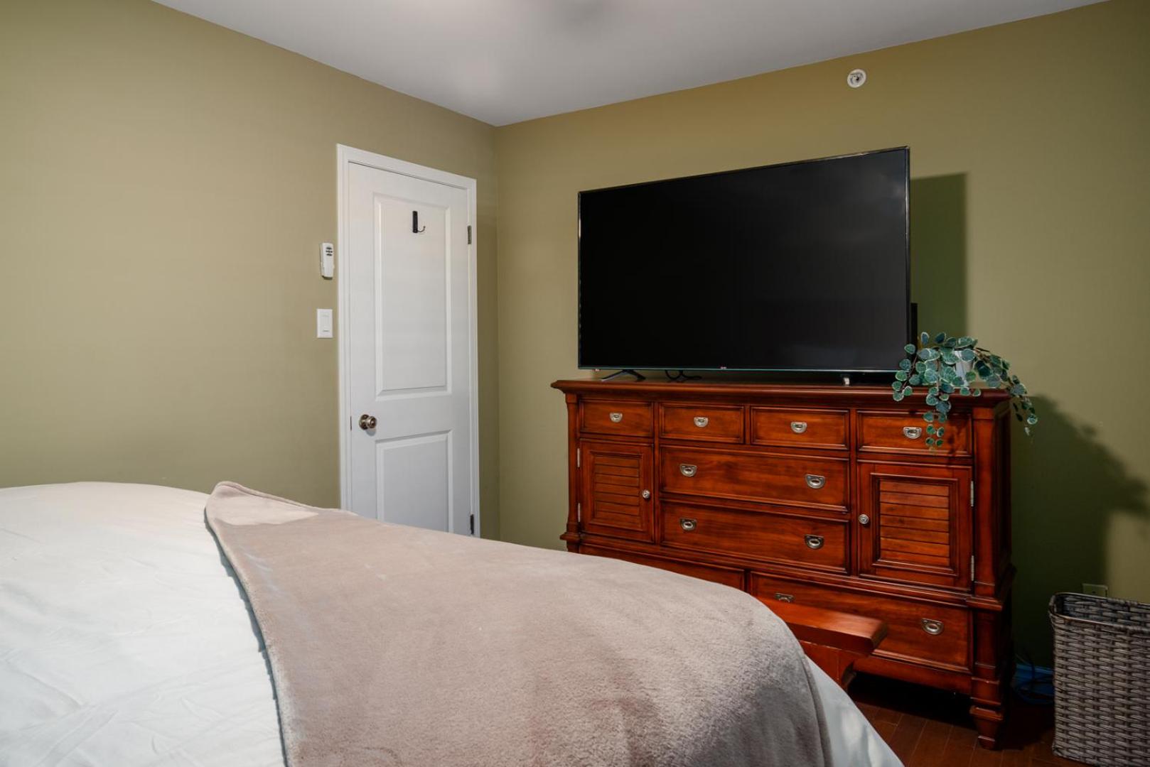 3BR in Wintergreen, Family Sized, Wood Burning Fireplace, Secure Parking, Ski Hill Bus Access