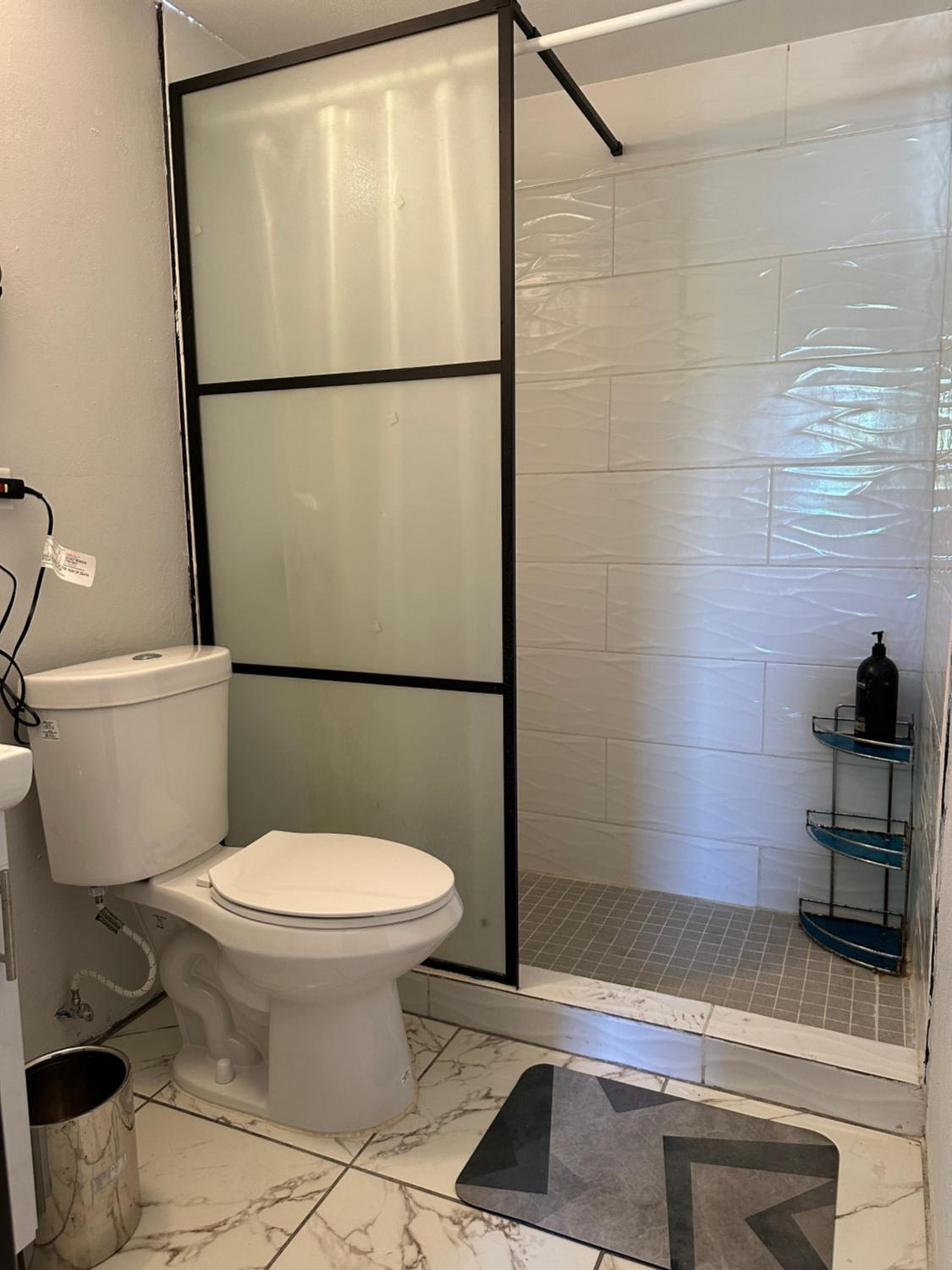 Spacious Unit with 5BR, 3BA Perfect for Big Groups, Near Ocean Park Beach view 3