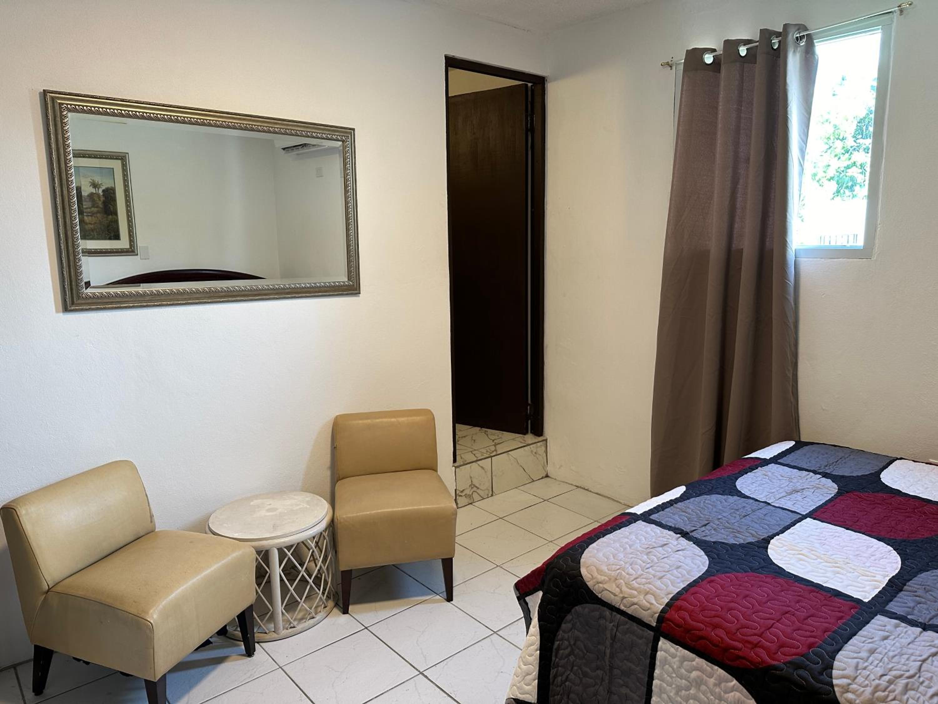 Spacious Unit with 5BR, 3BA Perfect for Big Groups, Near Ocean Park Beach view 4