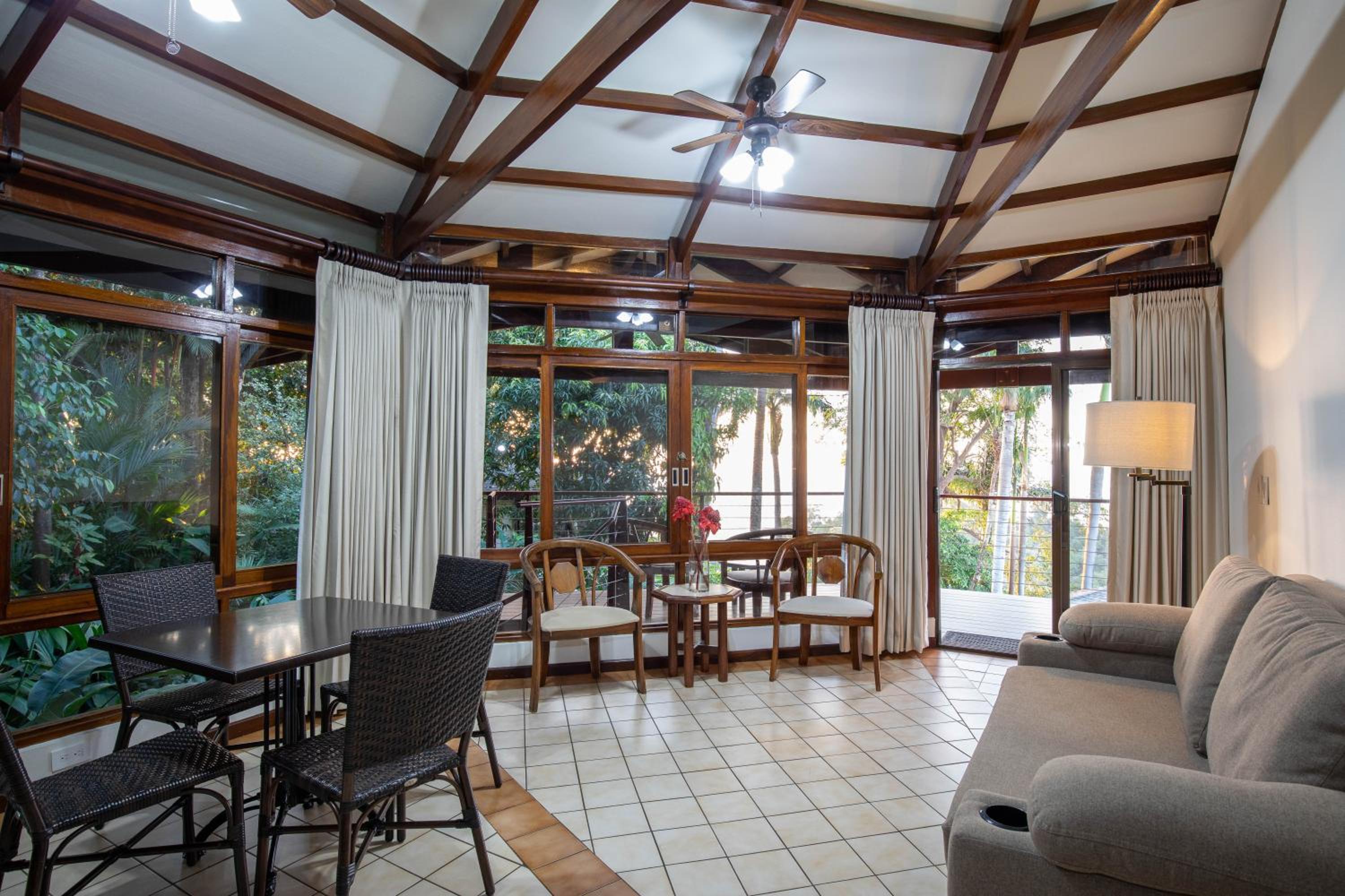 Tulemar Resort