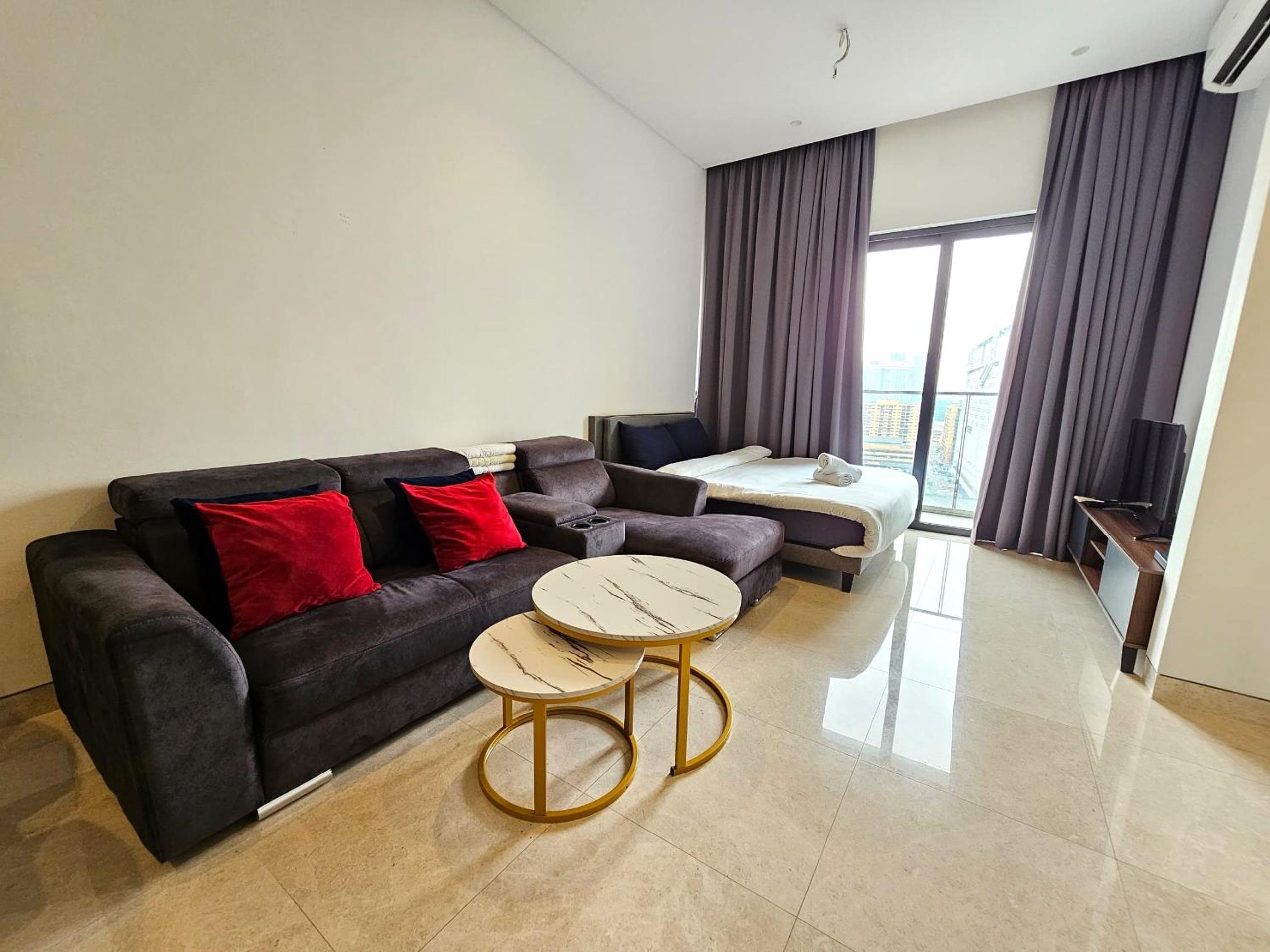 Lucentia Residence World Class Facilities Apartment Infinity Pool Stunning View