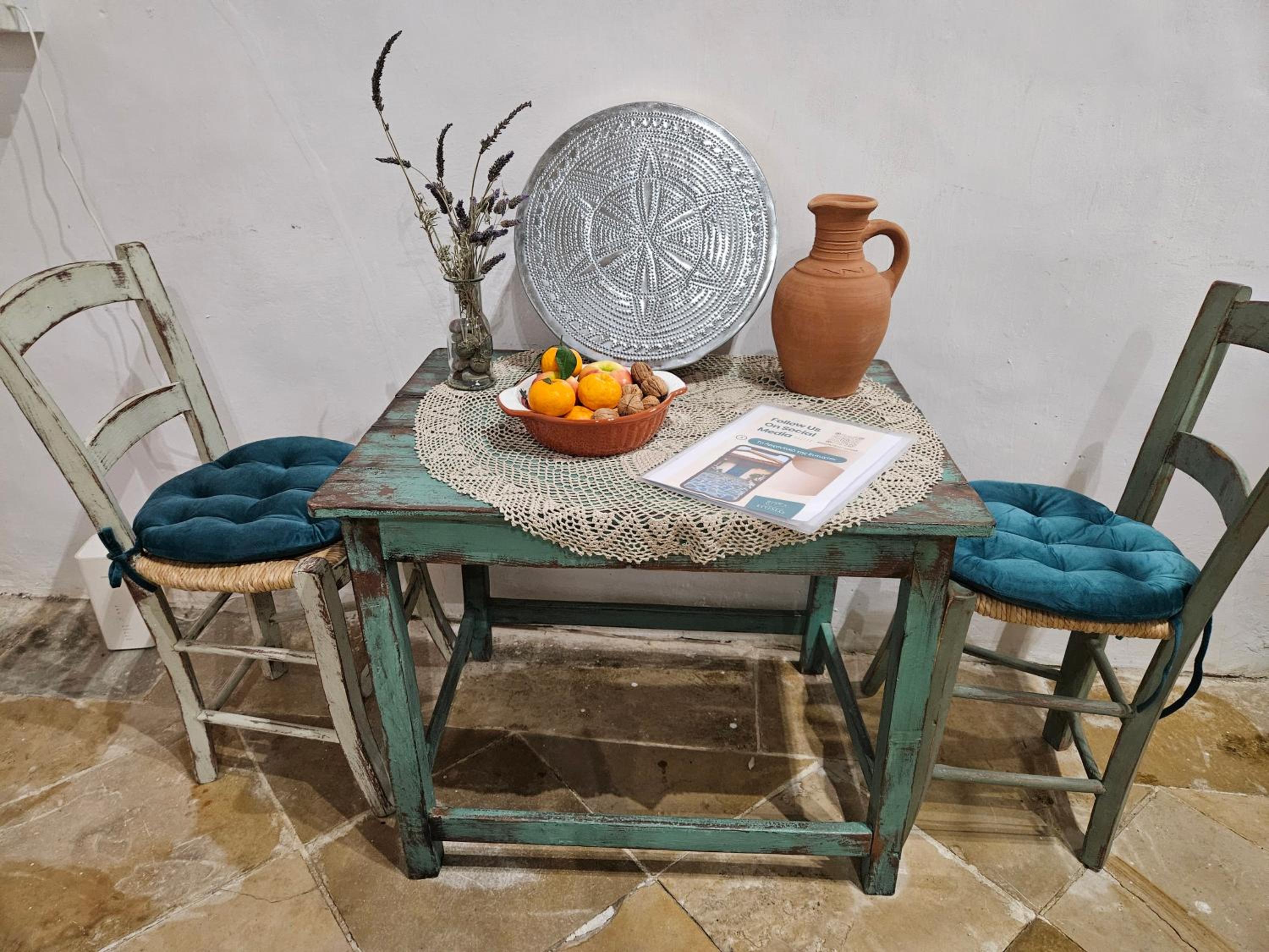 Traditional adobe house in Evrychou with cozy garden and fireplace!