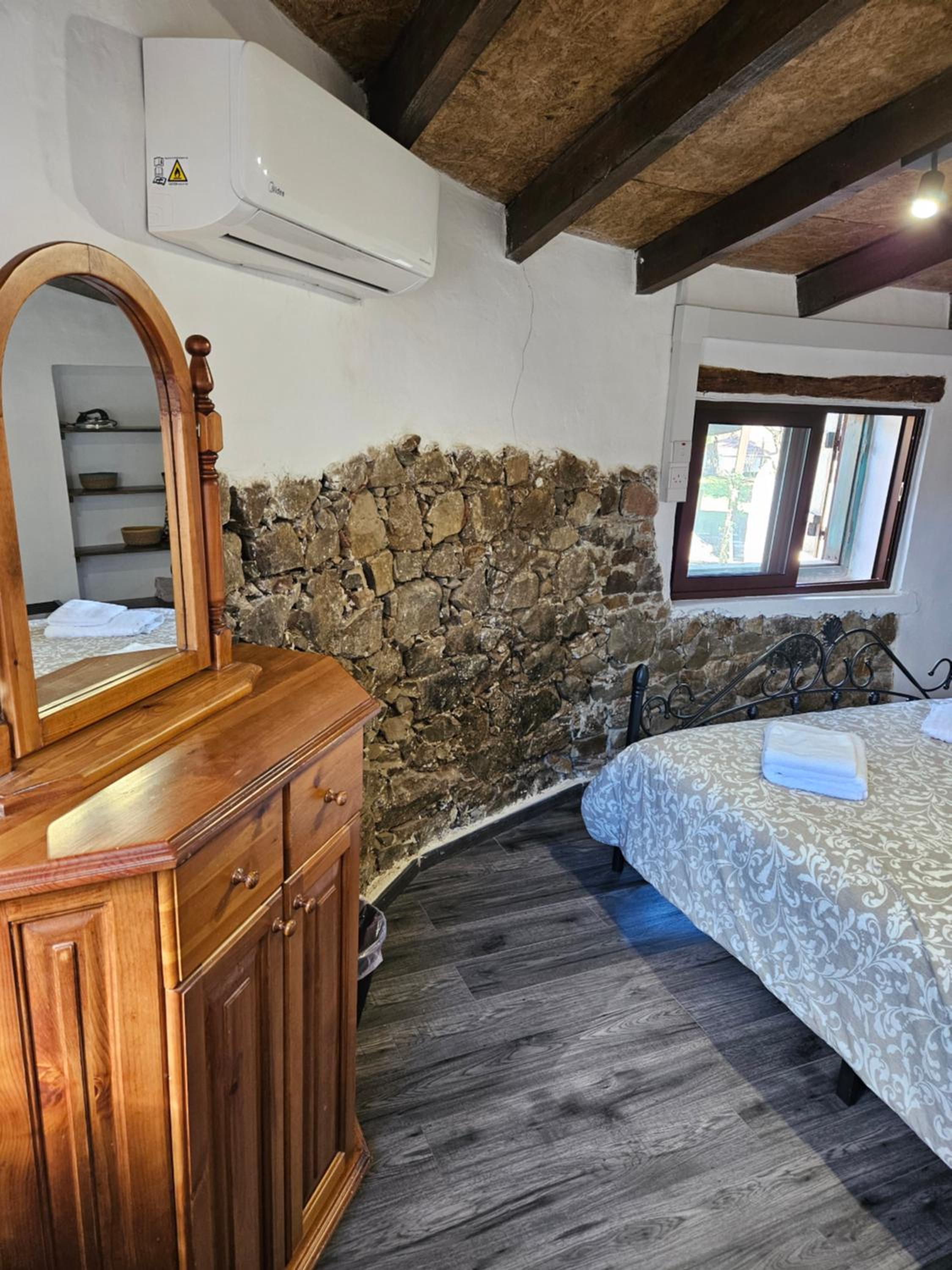 Traditional adobe house in Evrychou with cozy garden and fireplace!