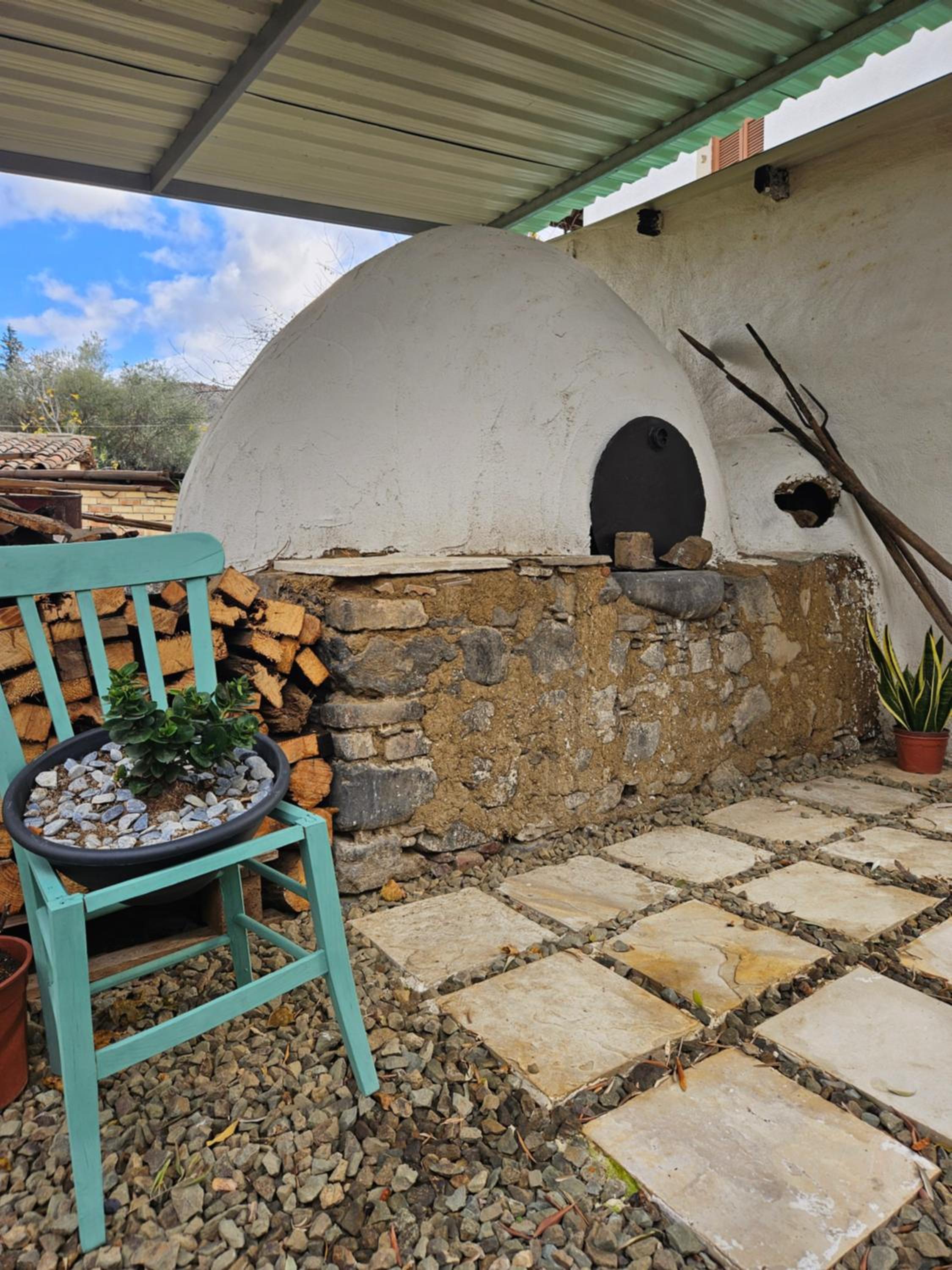Traditional adobe house in Evrychou with cozy garden and fireplace!