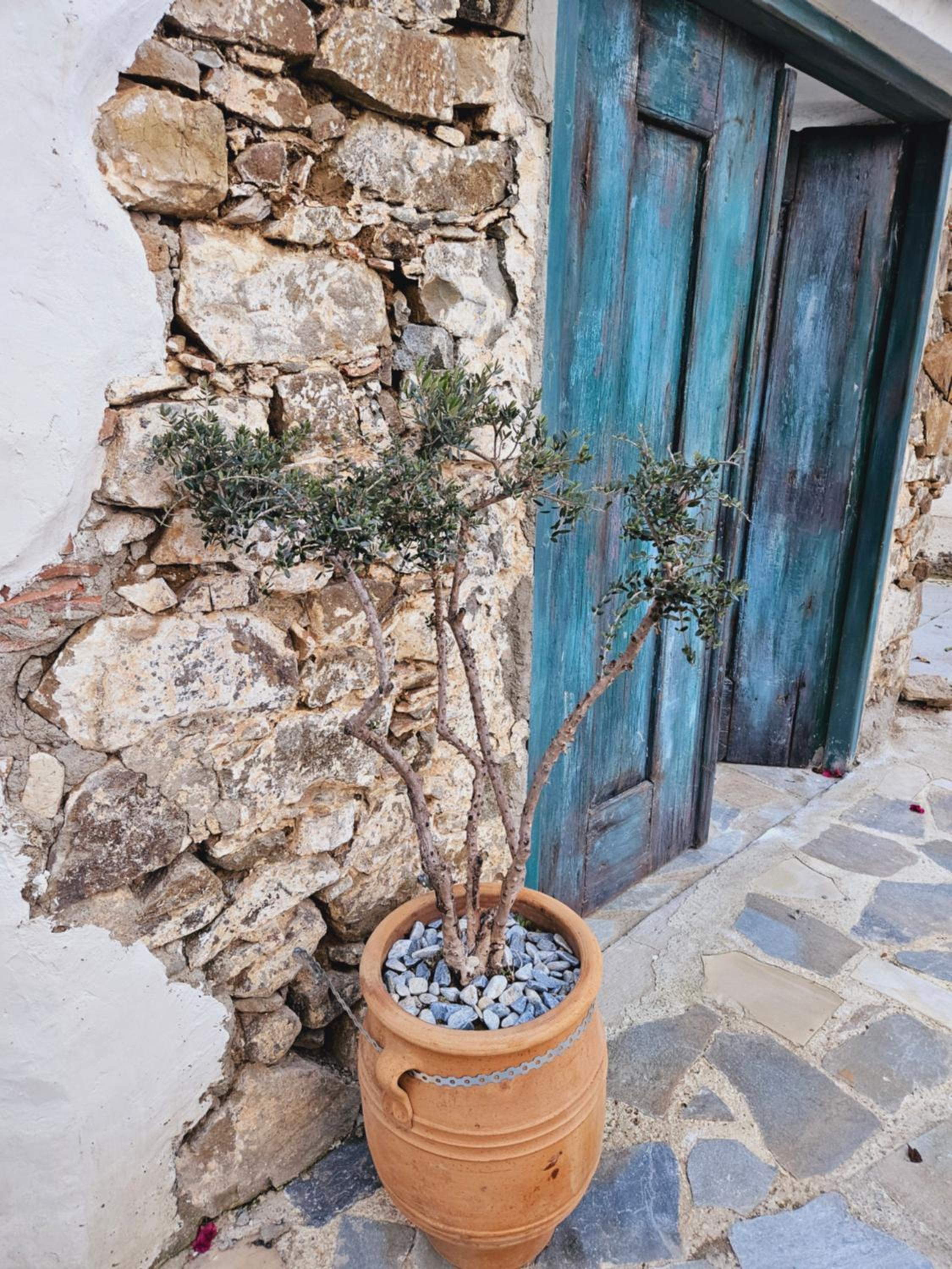 Traditional adobe house in Evrychou with cozy garden and fireplace!