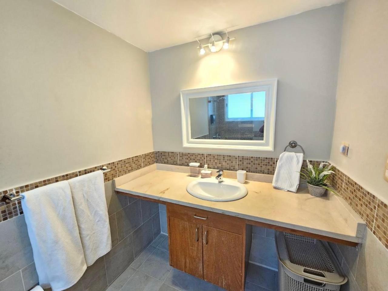 Playa Turquesa 3BR • BBQ • Oceanfront Stay