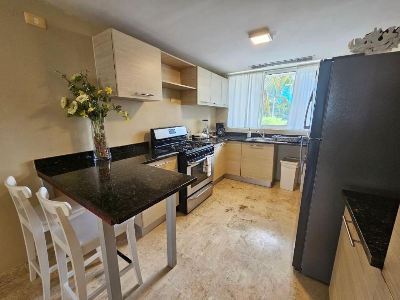Playa Turquesa 3BR • BBQ • Oceanfront Stay