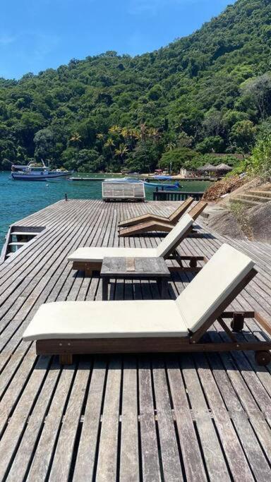 Casa de veraneio com deck em Passa Terra, Ilha Grande