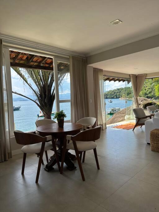 Casa de veraneio com deck em Passa Terra, Ilha Grande