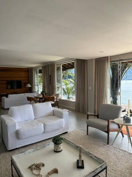 Casa de veraneio com deck em Passa Terra, Ilha Grande