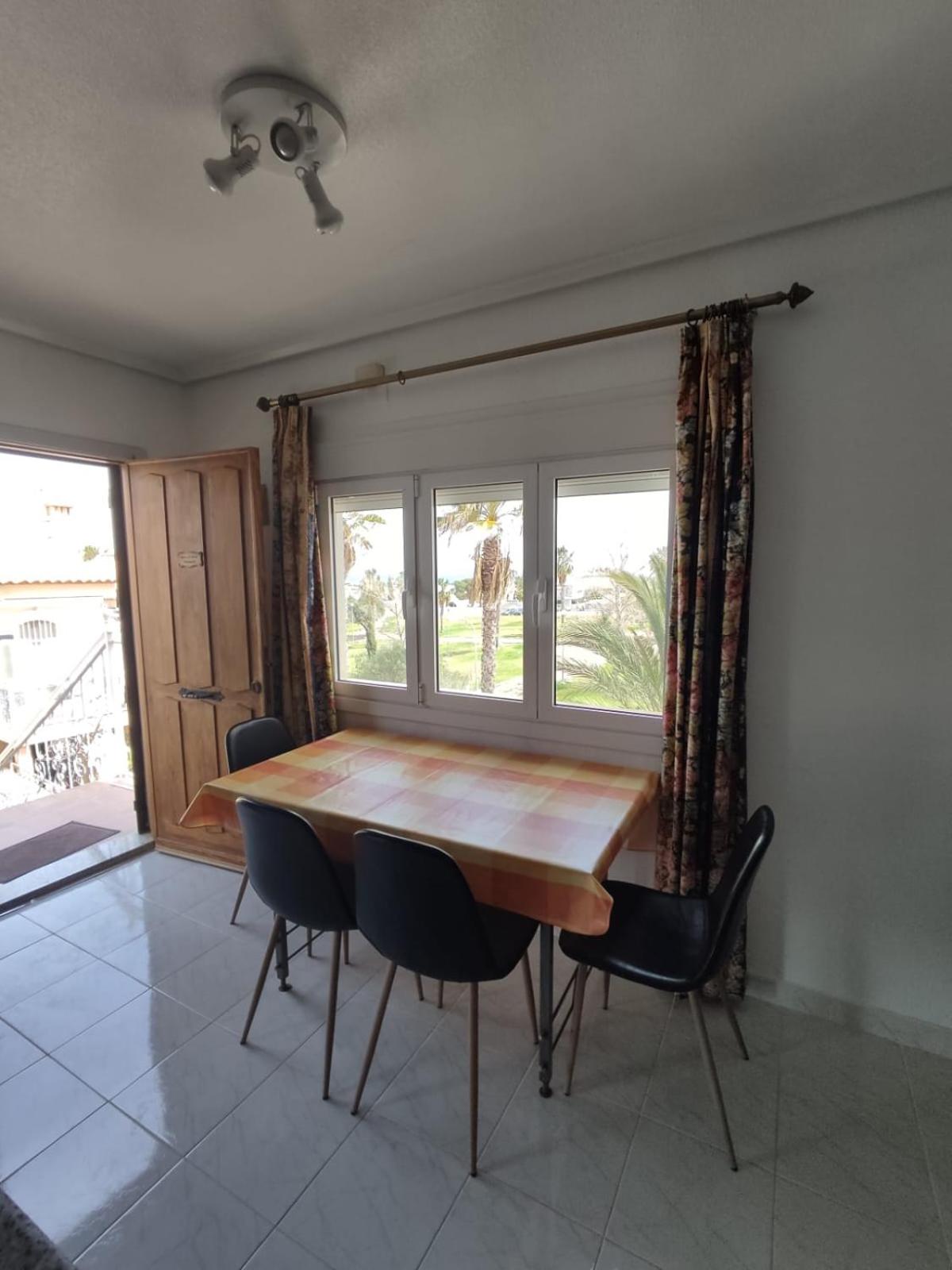 Schönes ruhiges Rooftop Apartment mit großer Dachterrasse