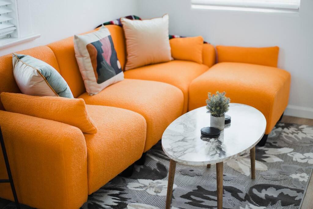 Orange Blossom -2BR Free EV Charger & Parking view 4