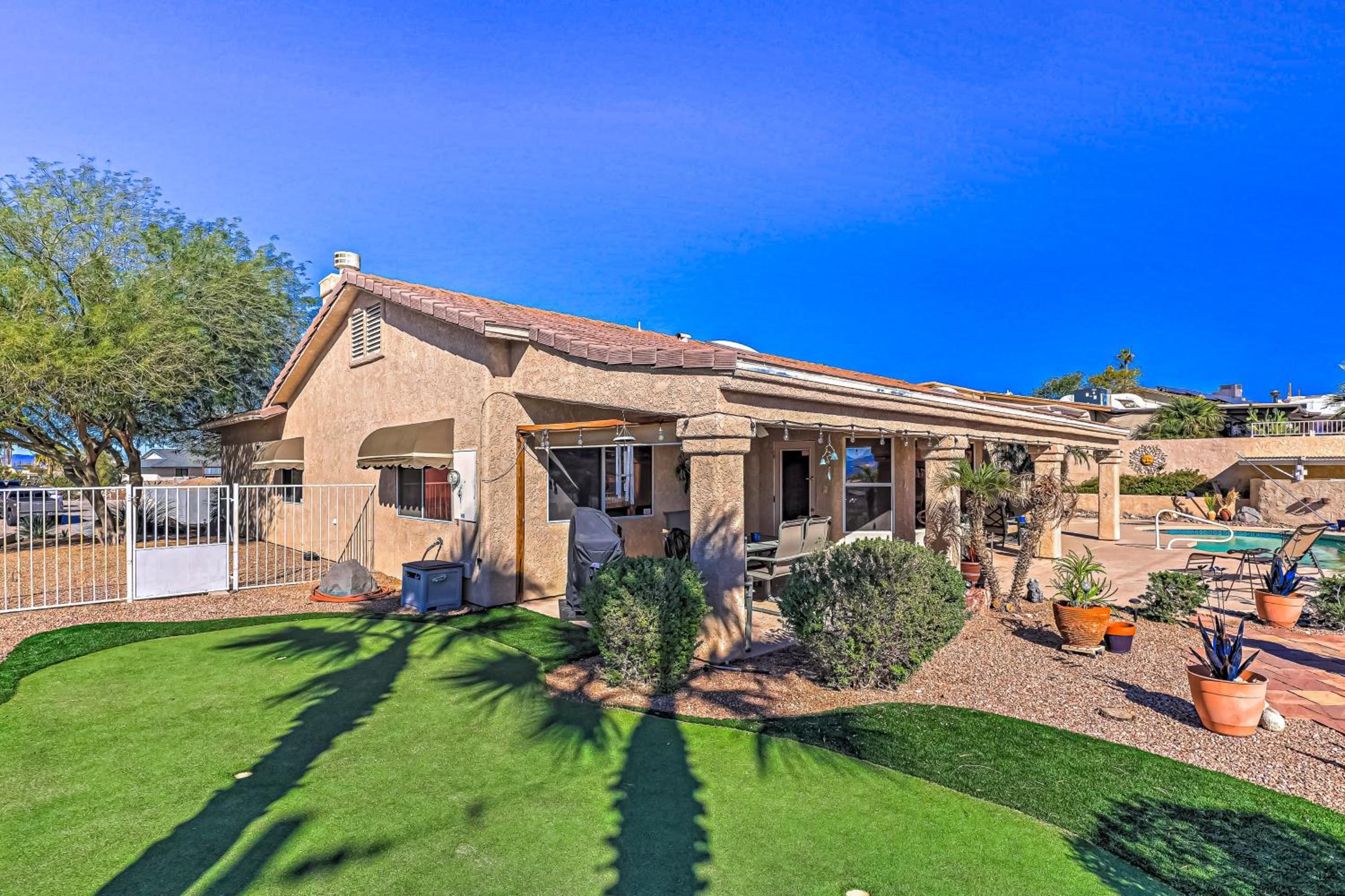 Poolside Bliss Pet-Friendly Lake Havasu City Gem