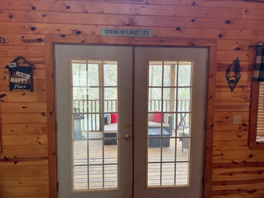 Boo Boo's Cabin - Lake Front!