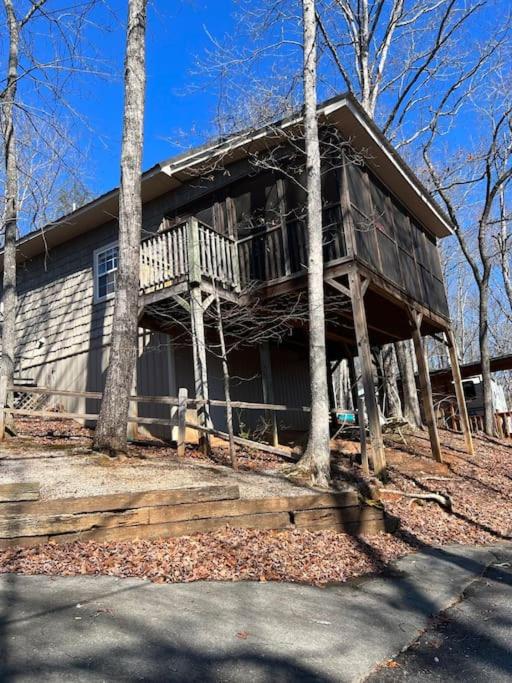 Boo Boo's Cabin - Lake Front!