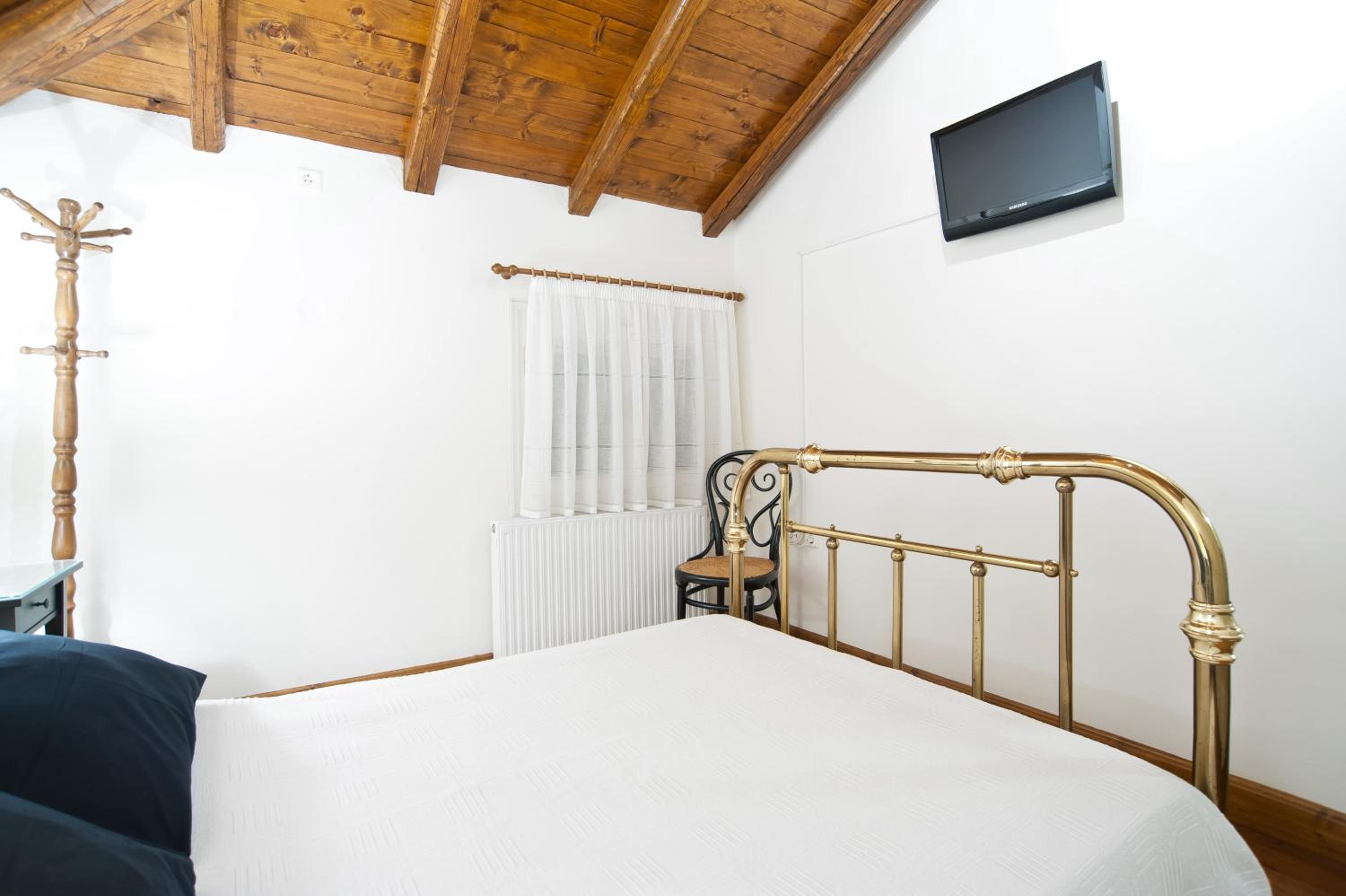 Cozy Attic Suite - Elia Apartments Chrisso view 4