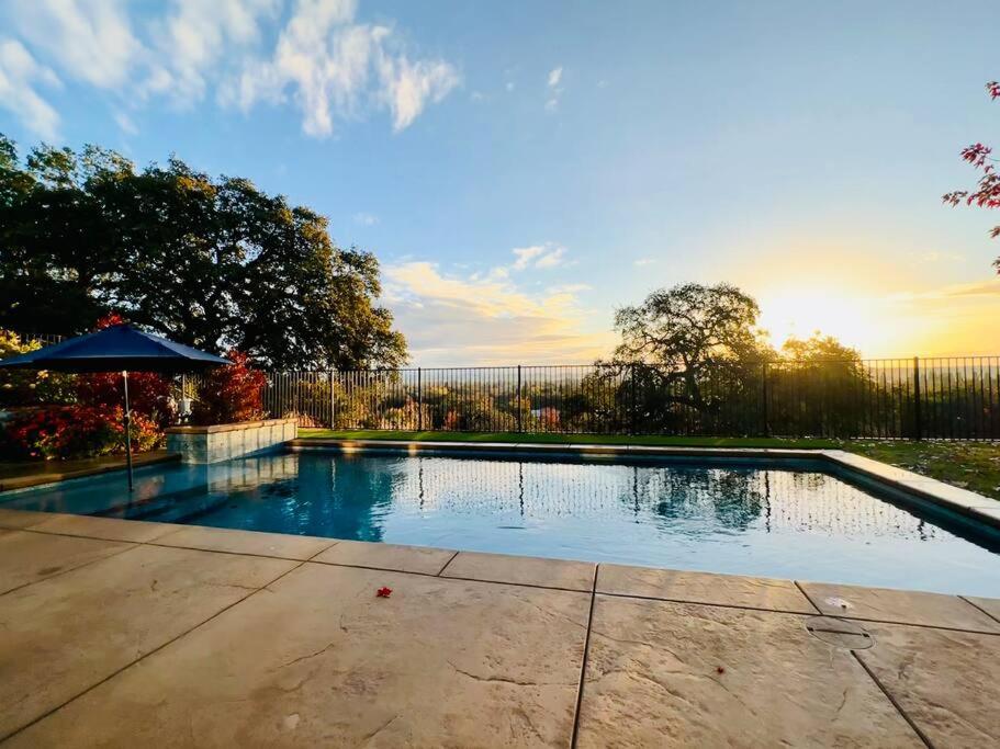 Auburn Vacations - Sunrise View - Property Image 1