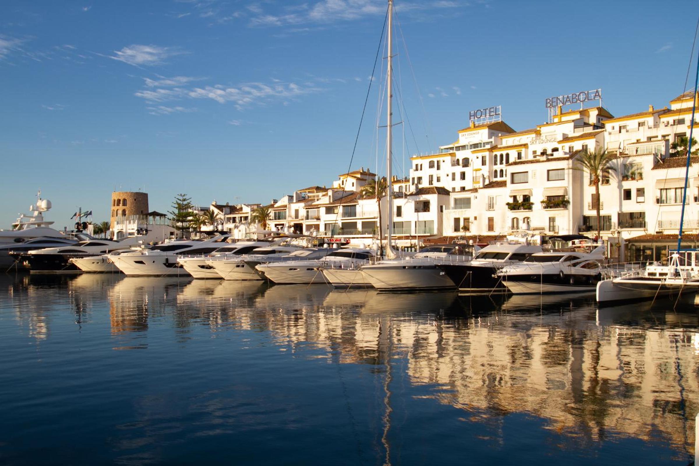 MARBELLA BANUS SUITES - Playas del Duque Beachside Complex