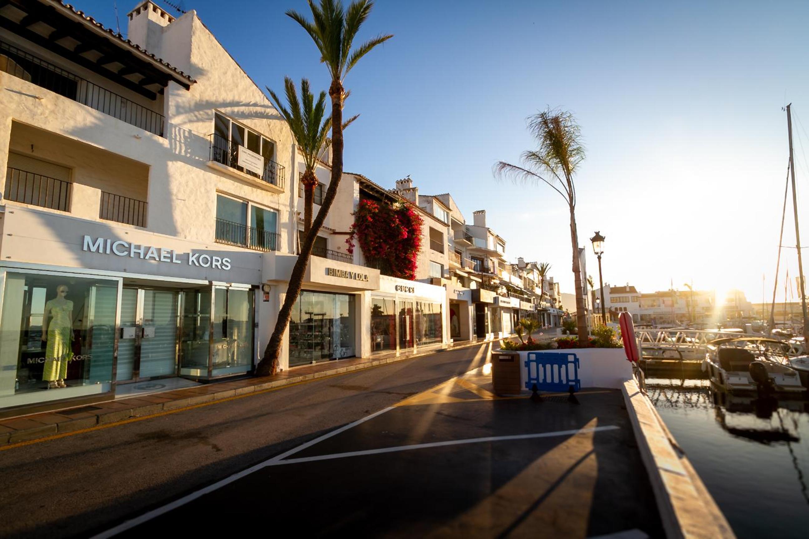 MARBELLA BANUS SUITES - Playas del Duque Beachside Complex