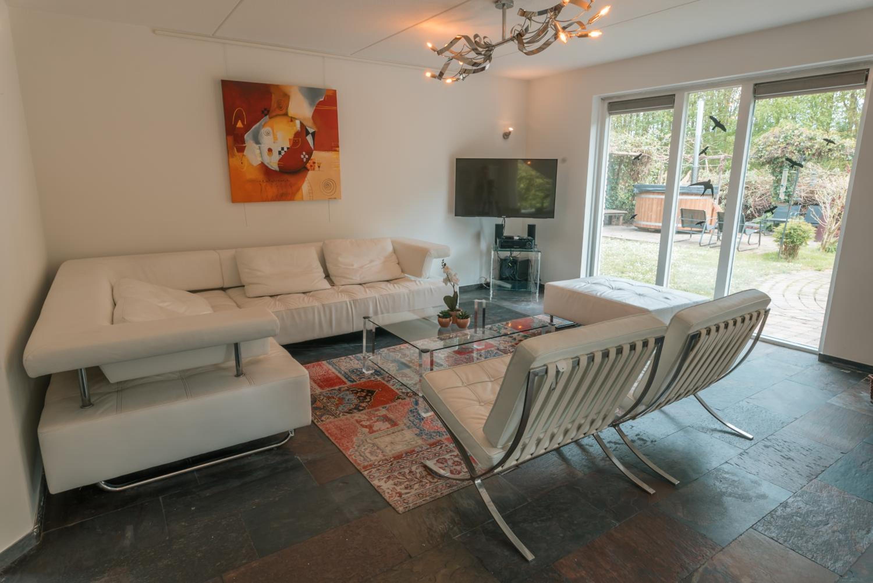 The Poplar Place, Comfort & Hottub with 9 beds and 1 folding bed view 4