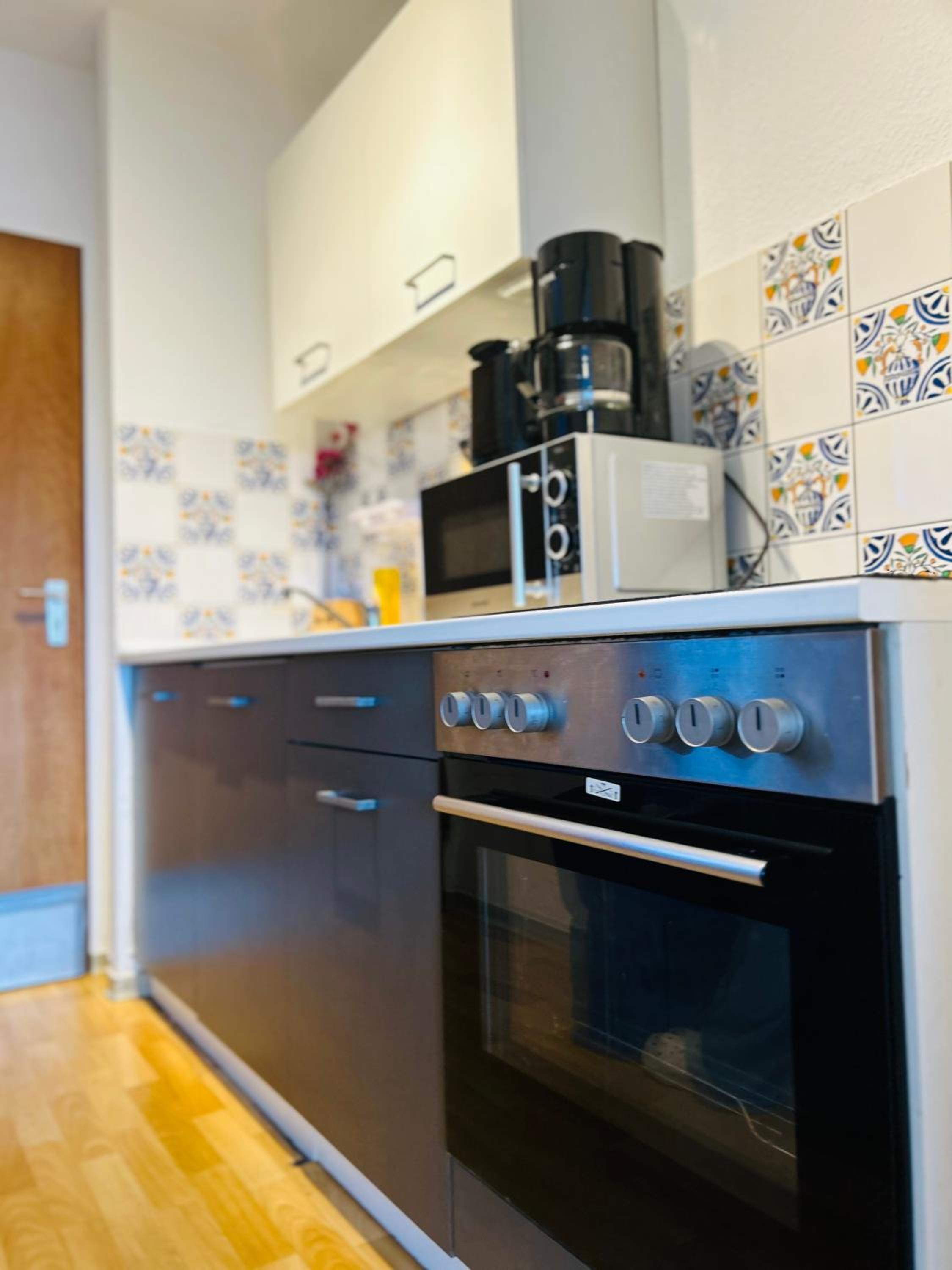Blühendes Balkonwohnung mit Traumaussicht