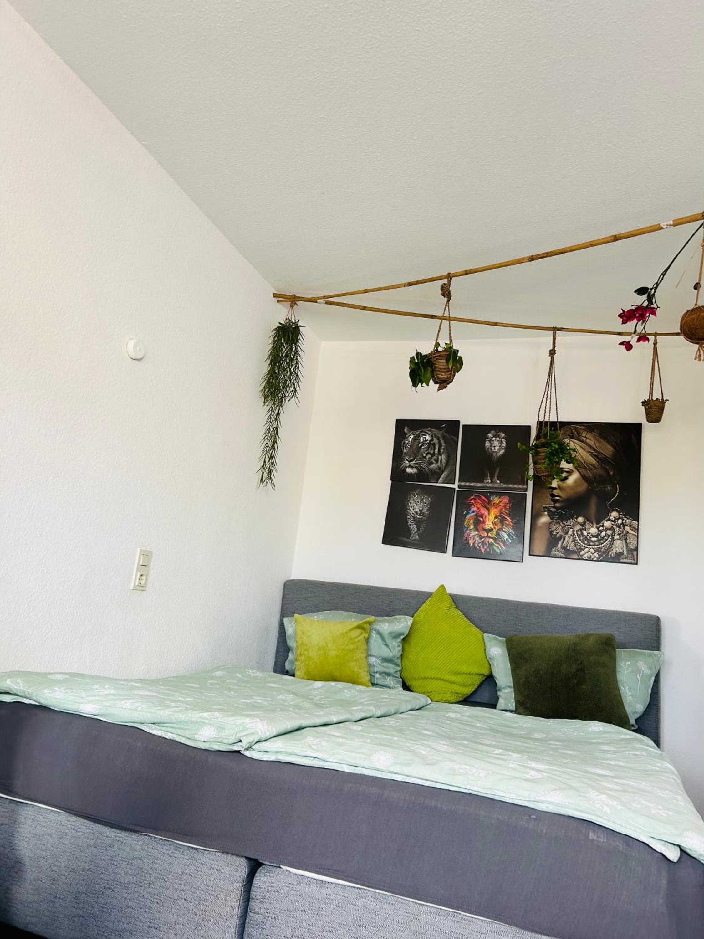 Blühendes Balkonwohnung mit Traumaussicht