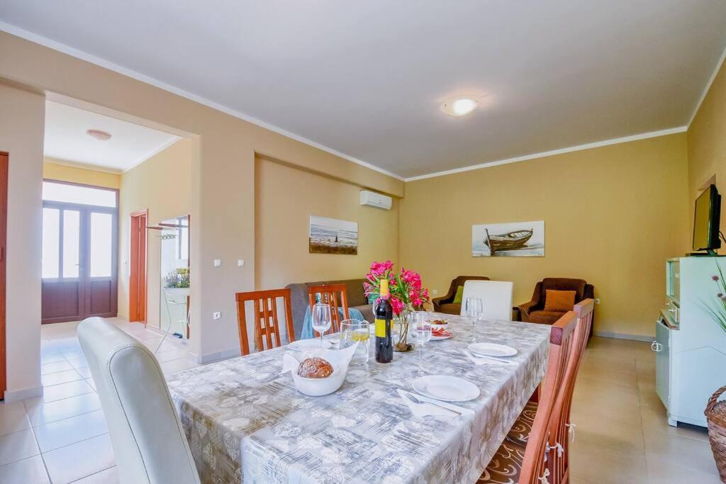 RENATOEMILIA spacious apartment with courtyard
