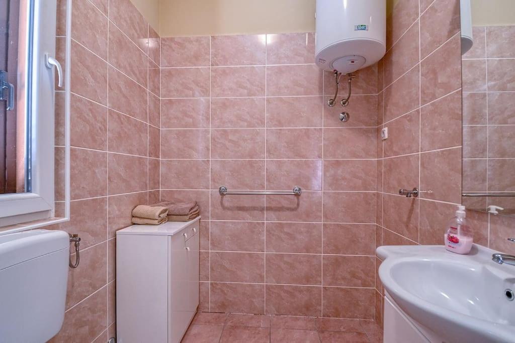 RENATOEMILIA spacious apartment with courtyard