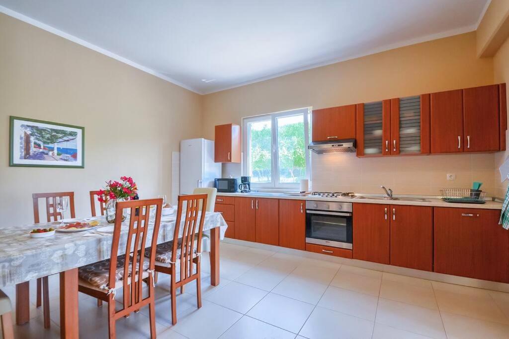 RENATOEMILIA spacious apartment with courtyard
