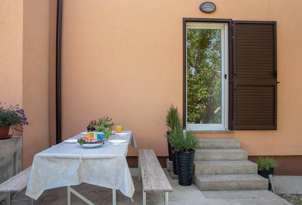 RENATOEMILIA spacious apartment with courtyard