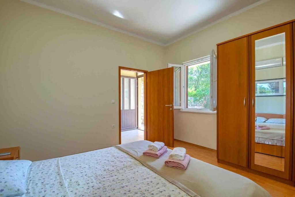 RENATOEMILIA spacious apartment with courtyard