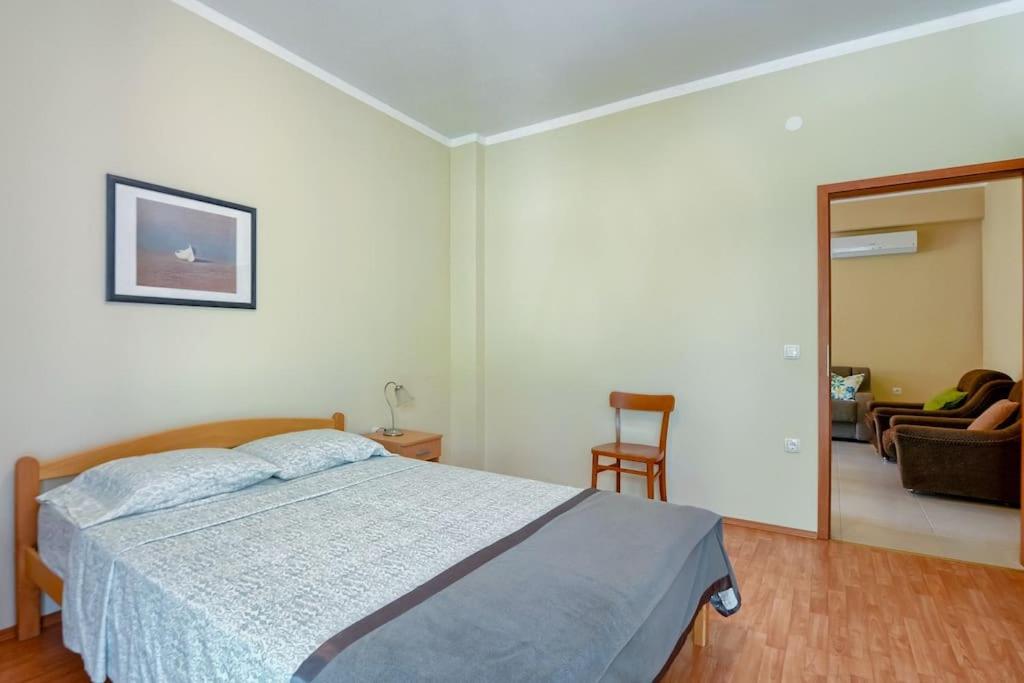 RENATOEMILIA spacious apartment with courtyard
