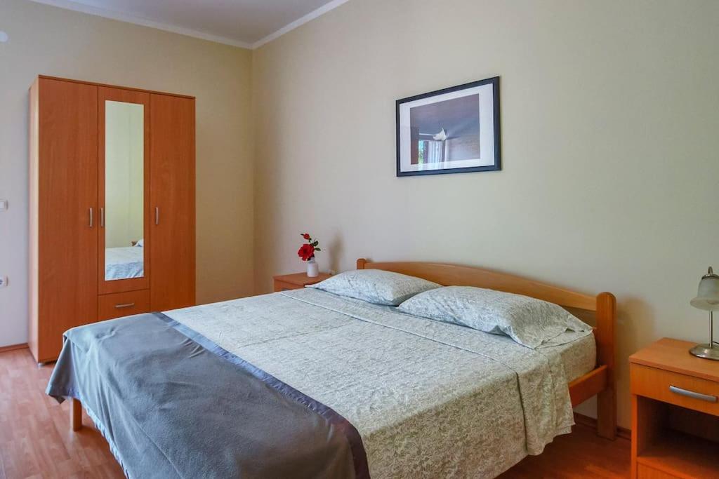 RENATOEMILIA spacious apartment with courtyard
