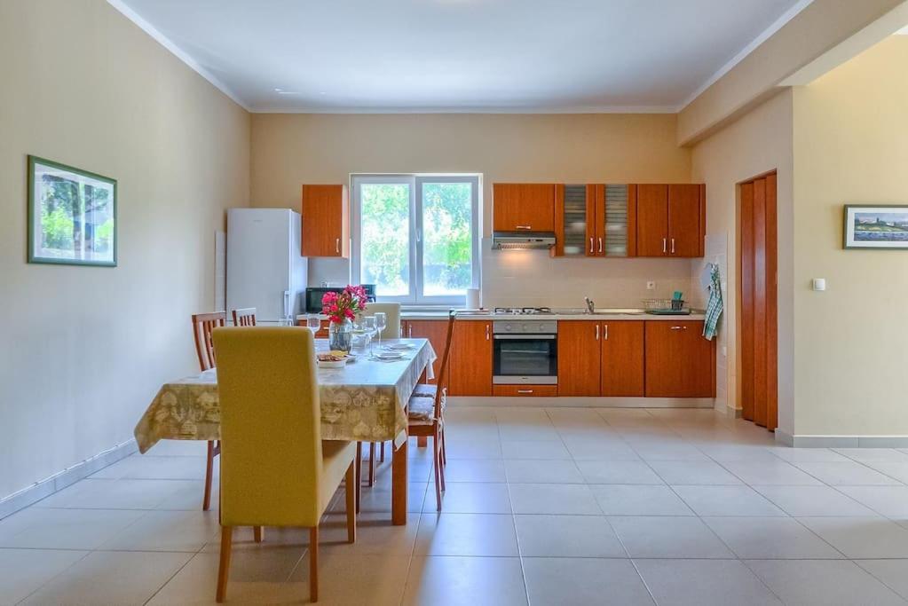 RENATOEMILIA spacious apartment with courtyard