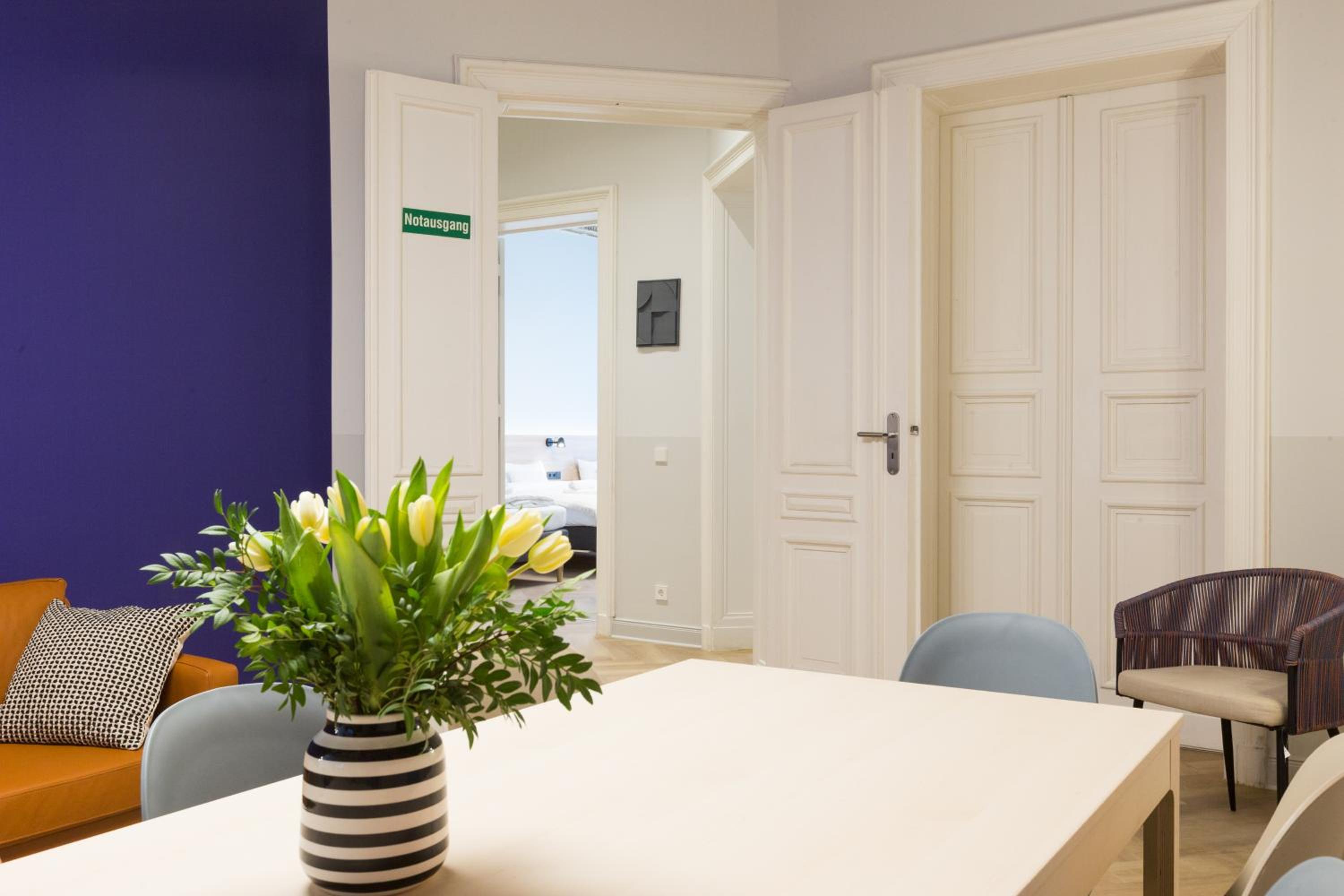 Dilo Apartments 150 sqm Modern Historic Apartments for 12 Guests