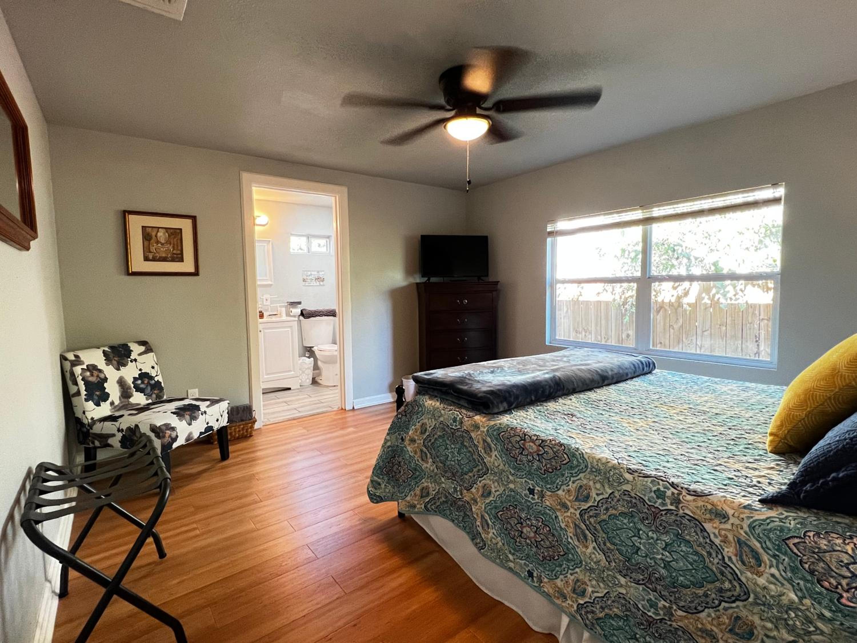 Private rooms in Texas home - Walk to Dwntwn San Antonio view 2