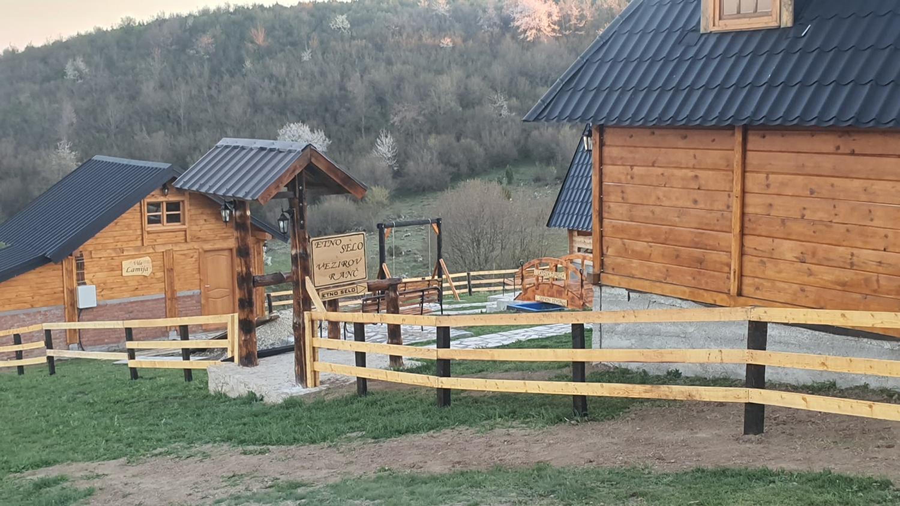 ETNO SELO VEZIROV RANČ view 4