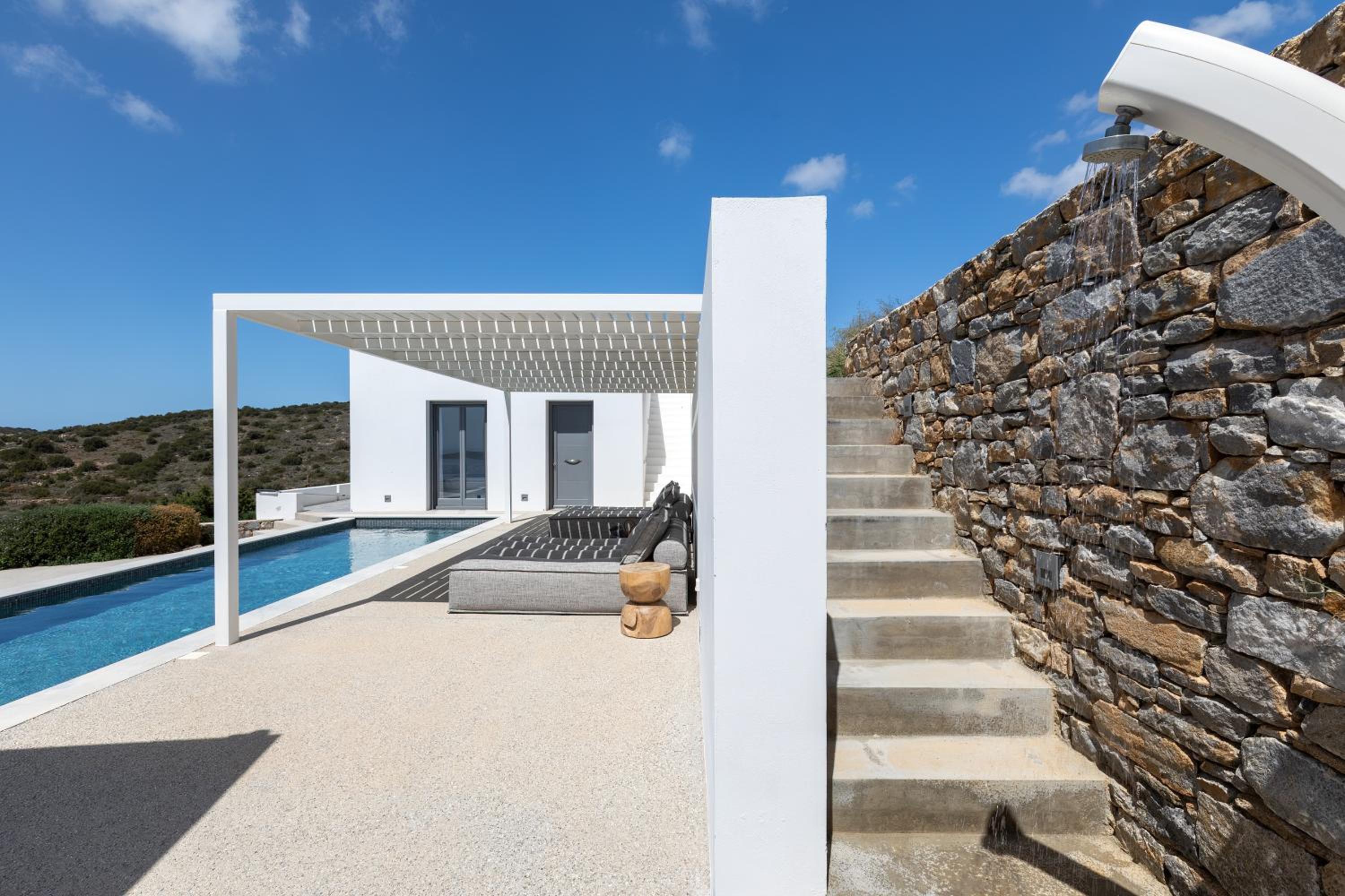 Villa Agkairia