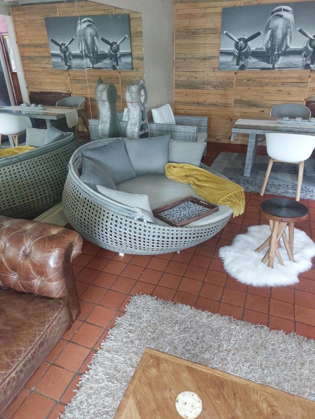 Gallery Guesthouse (La Sky Villa) view 2