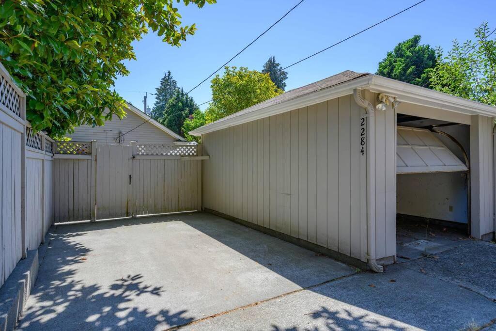 UW Cozy - Quiet Home, Perfect for Family and Group view 3