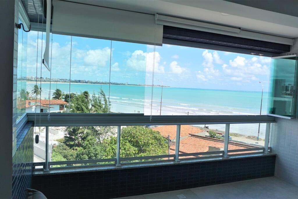 João Pessoa, a dois passos do paraíso, 2 suítes com A/C, vista panorâmica para o mar do Bessa, portaria 24h e 2 vagas de garagem