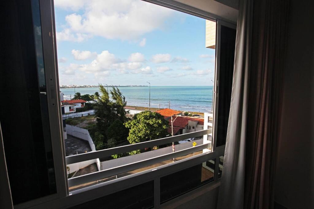 João Pessoa, a dois passos do paraíso, 2 suítes com A/C, vista panorâmica para o mar do Bessa, portaria 24h e 2 vagas de garagem