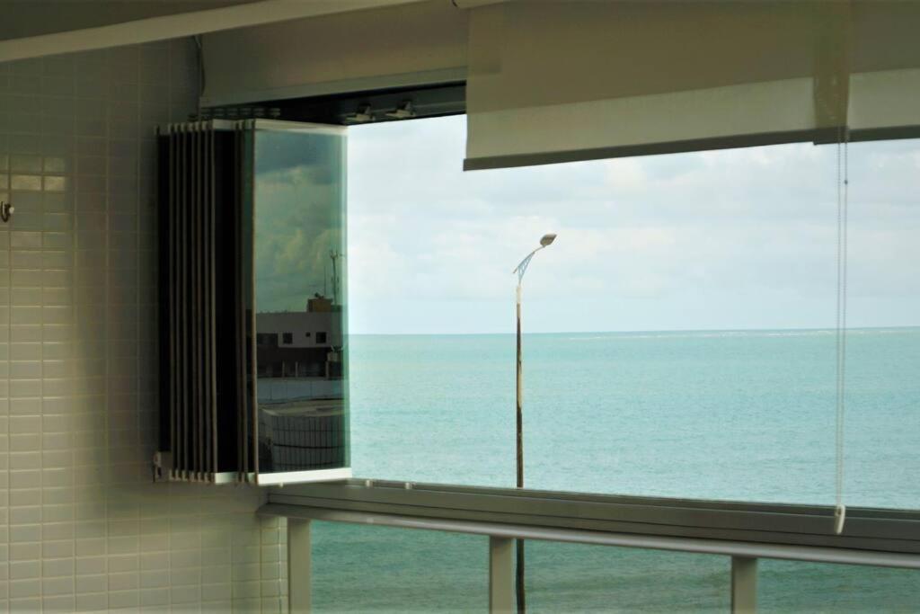 João Pessoa, a dois passos do paraíso, 2 suítes com A/C, vista panorâmica para o mar do Bessa, portaria 24h e 2 vagas de garagem