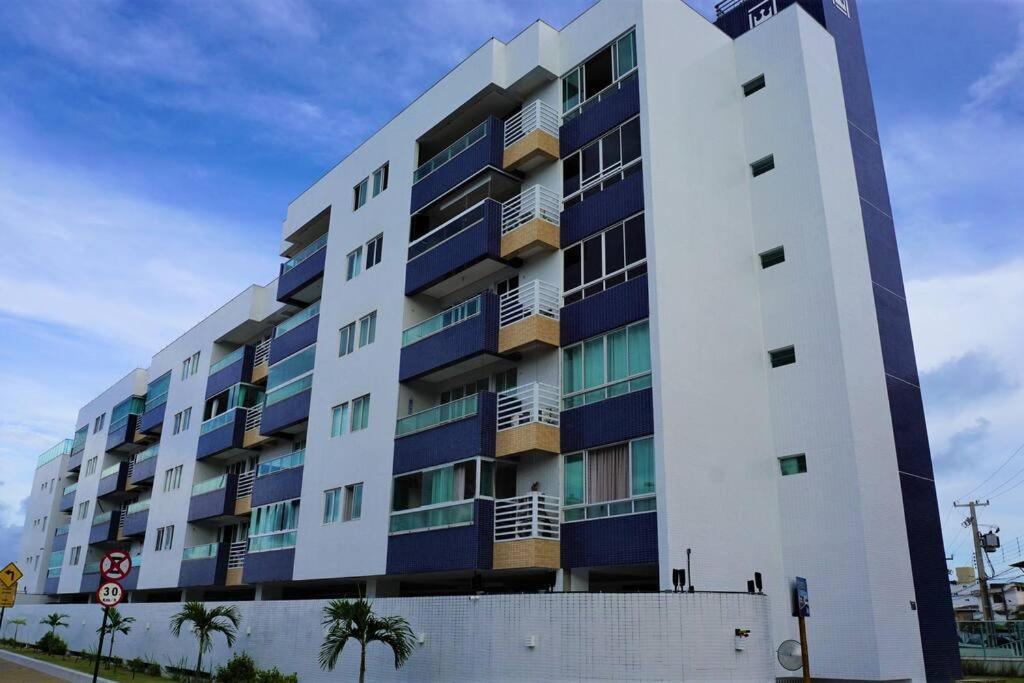 João Pessoa, a dois passos do paraíso, 2 suítes com A/C, vista panorâmica para o mar do Bessa, portaria 24h e 2 vagas de garagem