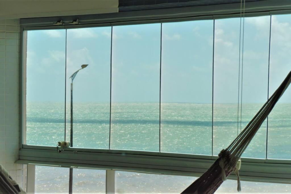João Pessoa, a dois passos do paraíso, 2 suítes com A/C, vista panorâmica para o mar do Bessa, portaria 24h e 2 vagas de garagem