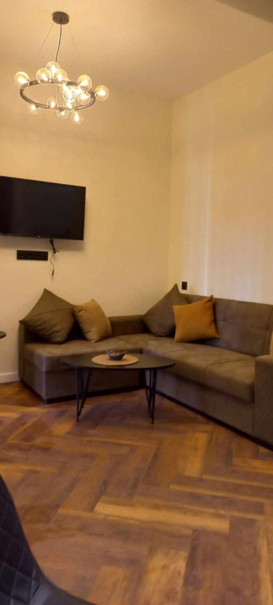 Cozy apartment near 300 Aragveli metro view 2