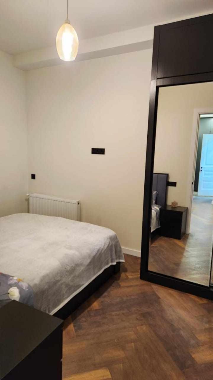 Cozy apartment near 300 Aragveli metro view 3