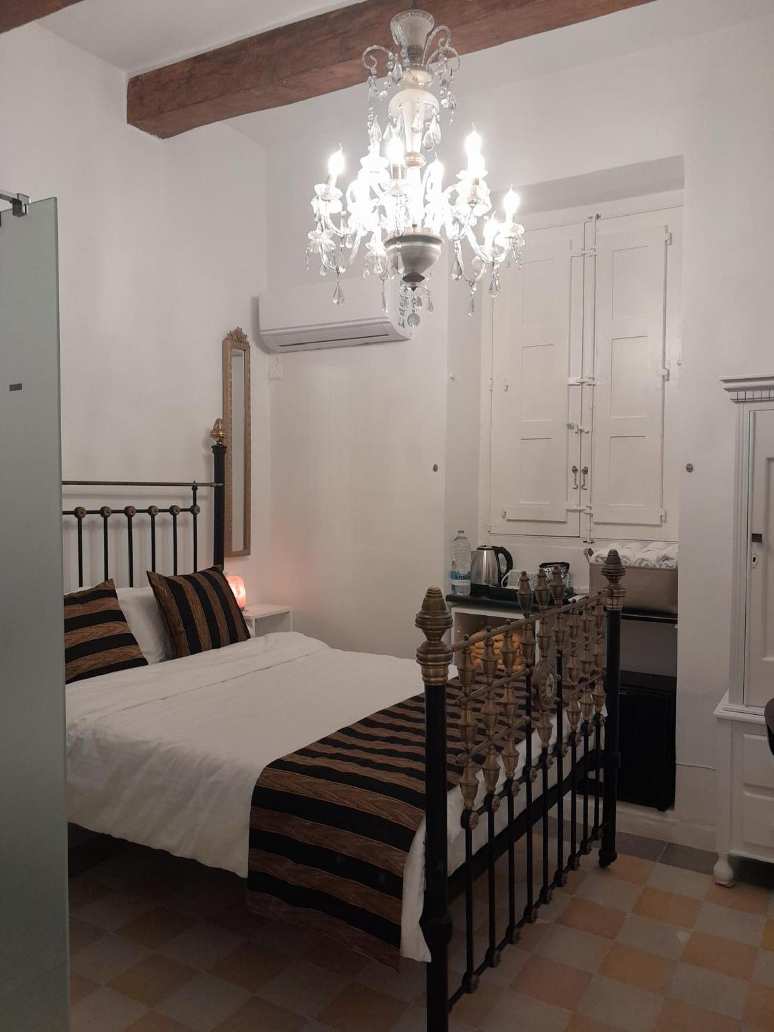 Charming town house in Cospicua, Valperga Rooms photo 2